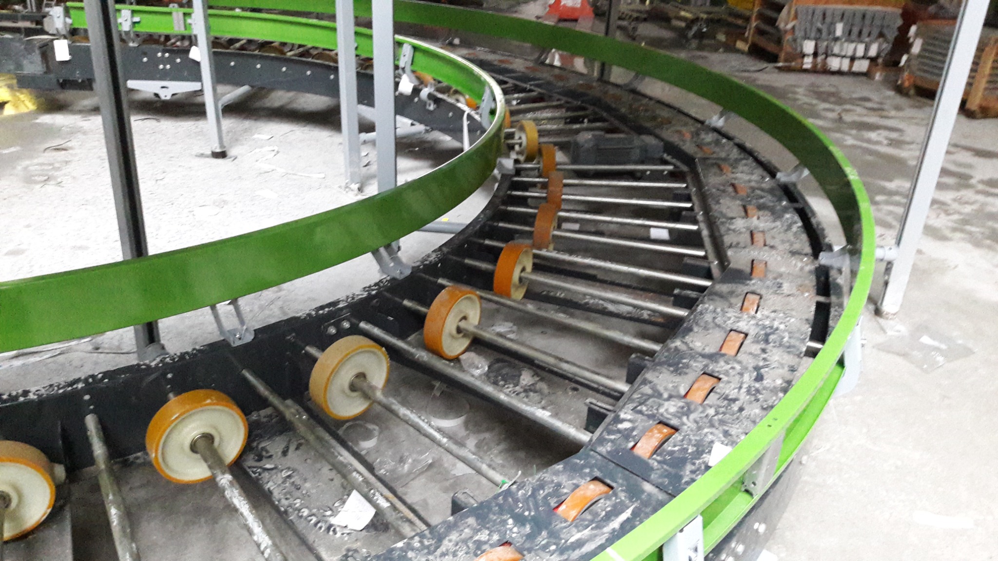 Baggage handling conveyor